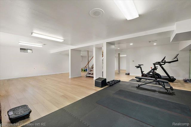 1830 Lone Pine Road, Bloomfield Hills, MI 48302
