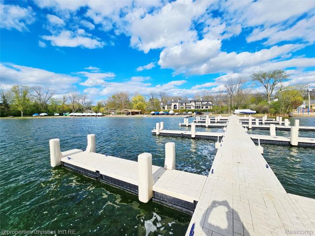 1830 Lone Pine Road, Bloomfield Hills, MI 48302