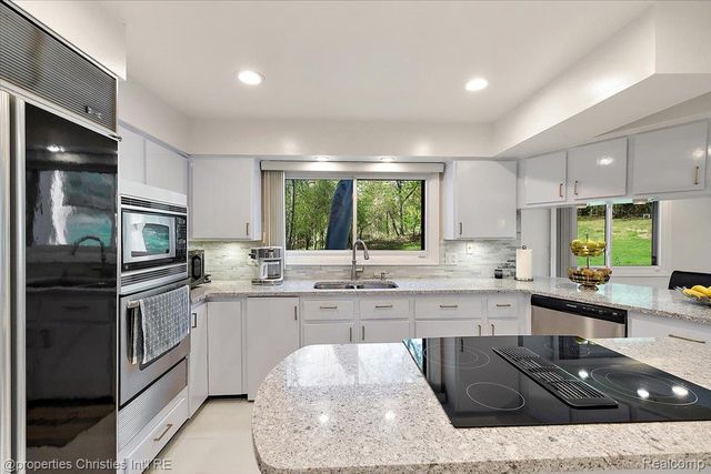 1830 Lone Pine Road, Bloomfield Hills, MI 48302
