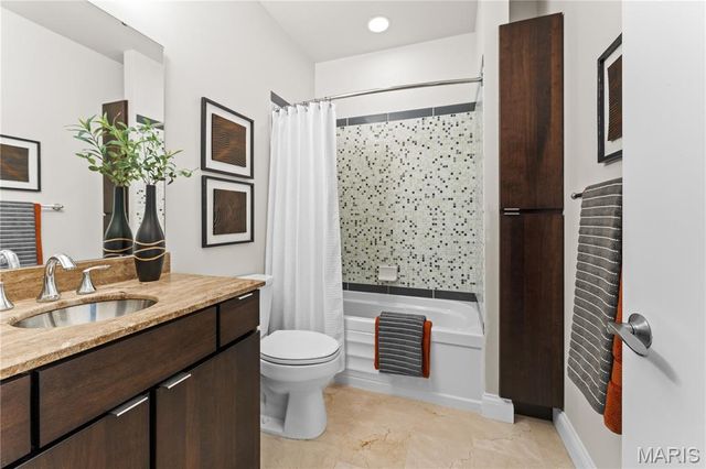 4445 Olive Street, St Louis, MO 63108