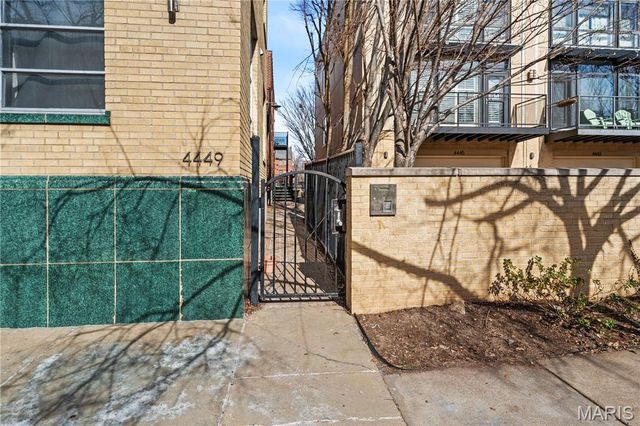 4445 Olive Street, St Louis, MO 63108