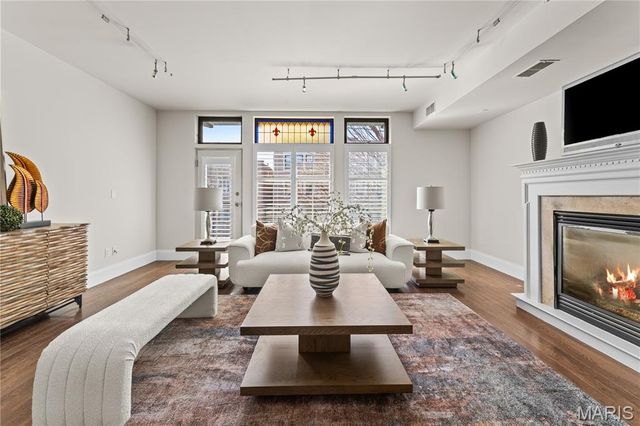 4445 Olive Street, St Louis, MO 63108