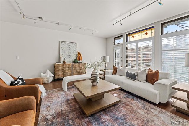 4445 Olive Street, St Louis, MO 63108