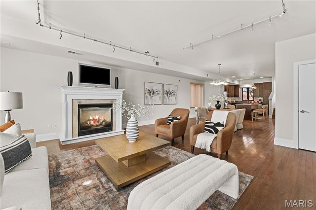 4445 Olive Street, St Louis, MO 63108