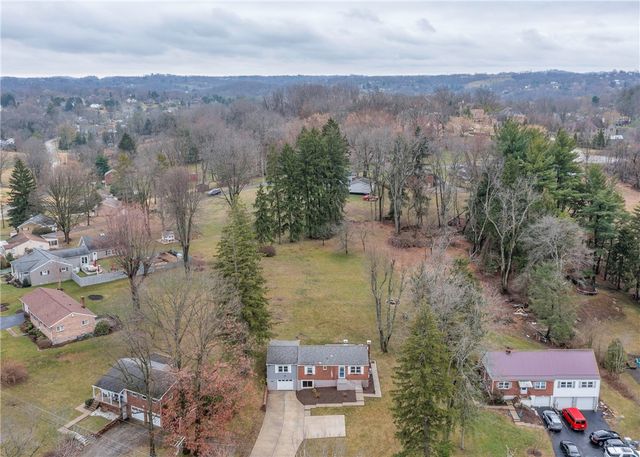 276 Thompsonville Rd, Peters Twp, PA 15317