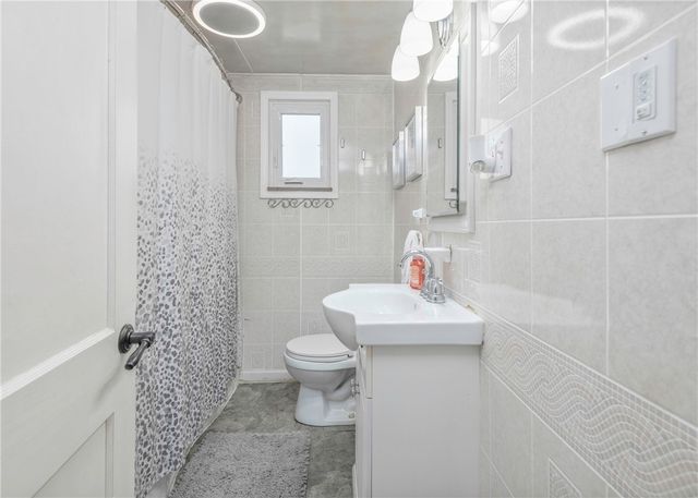 276 Thompsonville Rd, Peters Twp, PA 15317