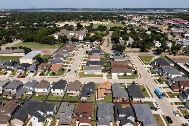 237 Mckenna Court, Grand Prairie, TX 75051