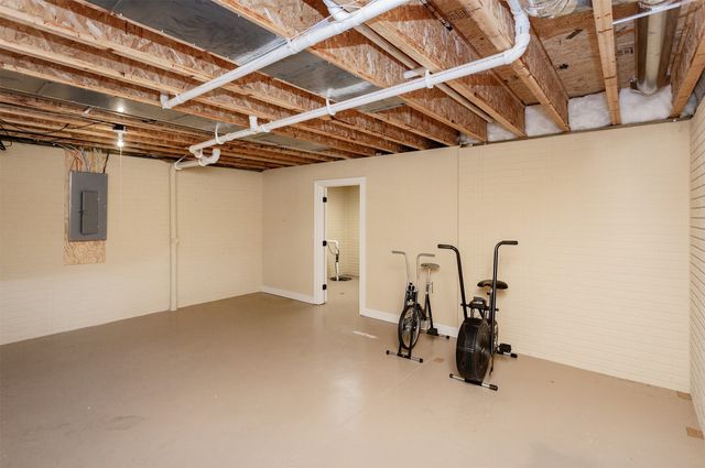 2150 Copper Wynd Drive 8, Pleasant Hill, IA 50327