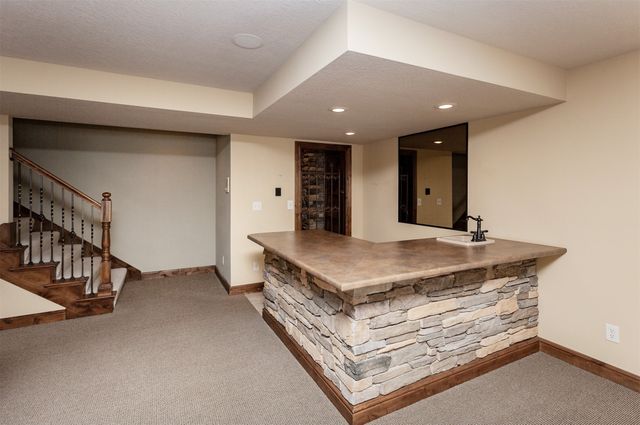 2150 Copper Wynd Drive 8, Pleasant Hill, IA 50327