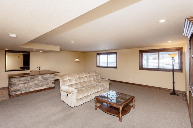 2150 Copper Wynd Drive 8, Pleasant Hill, IA 50327