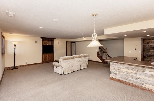 2150 Copper Wynd Drive 8, Pleasant Hill, IA 50327