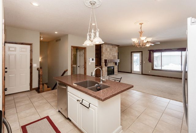 2150 Copper Wynd Drive 8, Pleasant Hill, IA 50327