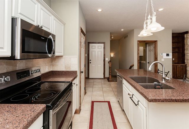 2150 Copper Wynd Drive 8, Pleasant Hill, IA 50327