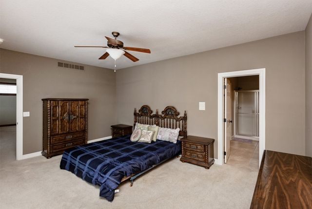 2150 Copper Wynd Drive 8, Pleasant Hill, IA 50327