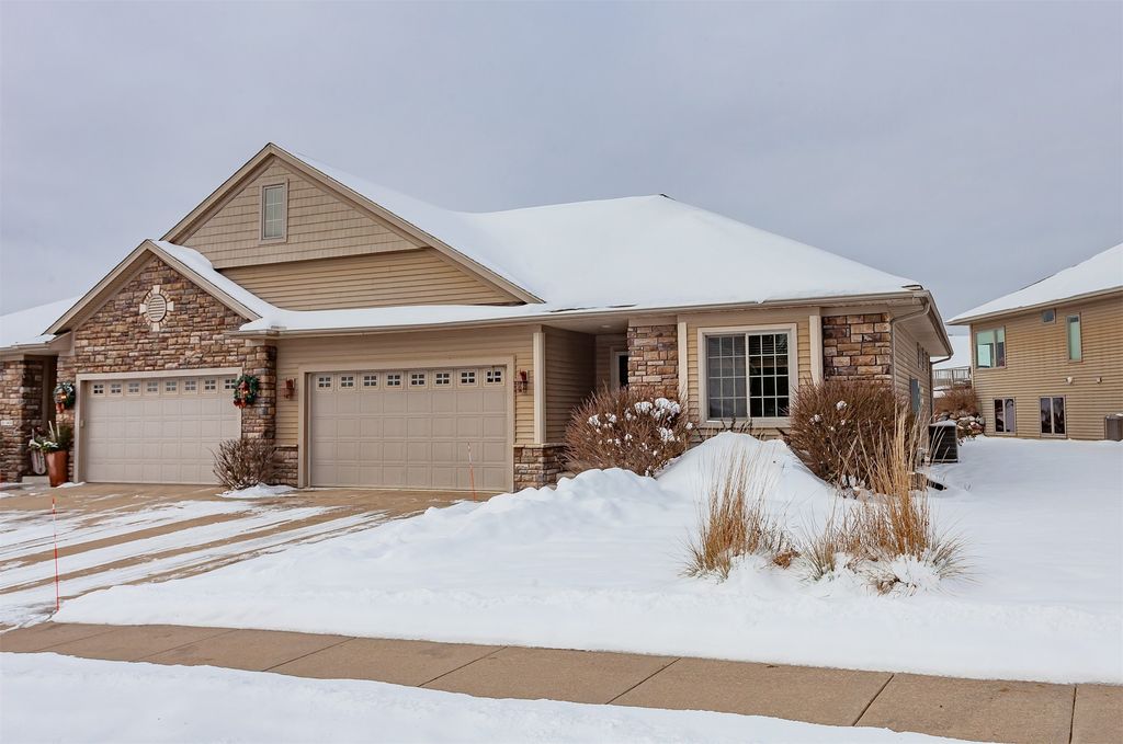 2150 Copper Wynd Drive 8, Pleasant Hill, IA 50327