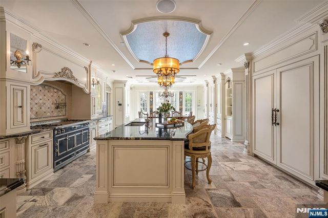 14 Eckert Farm Road, Saddle River, NJ 07458