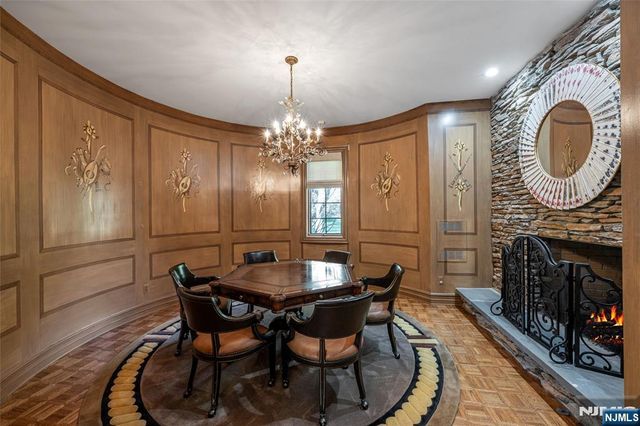 14 Eckert Farm Road, Saddle River, NJ 07458