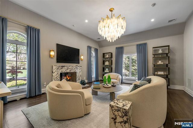 14 Eckert Farm Road, Saddle River, NJ 07458