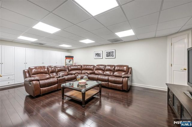 14 Eckert Farm Road, Saddle River, NJ 07458