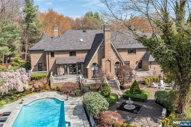 14 Eckert Farm Road, Saddle River, NJ 07458