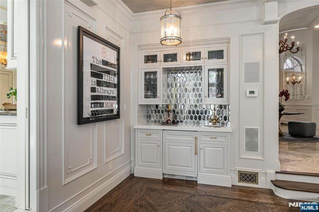 14 Eckert Farm Road, Saddle River, NJ 07458