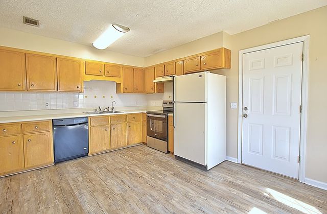 1458 Victory Circle, Hinesville, GA 31313