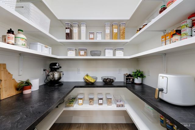 6299 Chateau Ct, Star, ID 83669