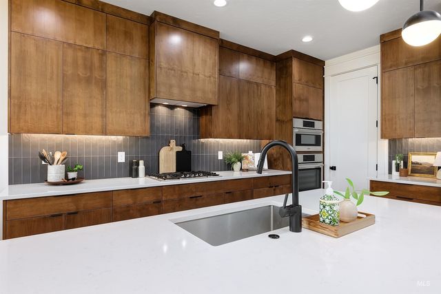 6299 Chateau Ct, Star, ID 83669