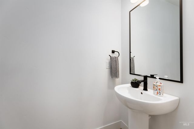 6299 Chateau Ct, Star, ID 83669