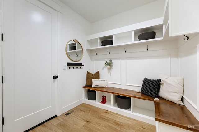 6299 Chateau Ct, Star, ID 83669