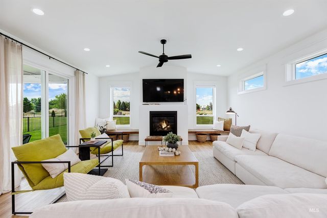 6299 Chateau Ct, Star, ID 83669