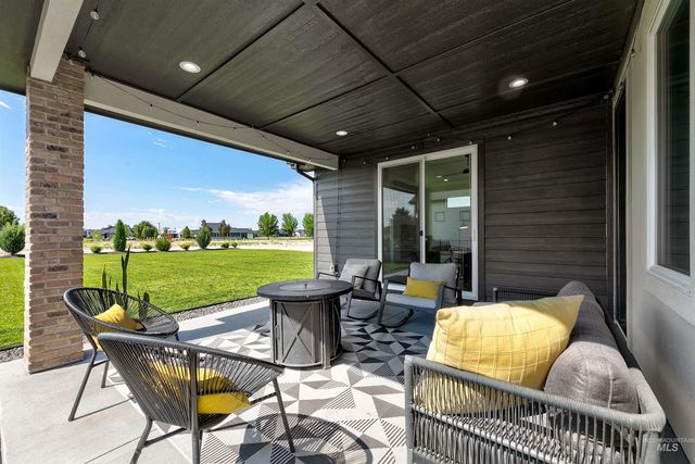 6299 Chateau Ct, Star, ID 83669