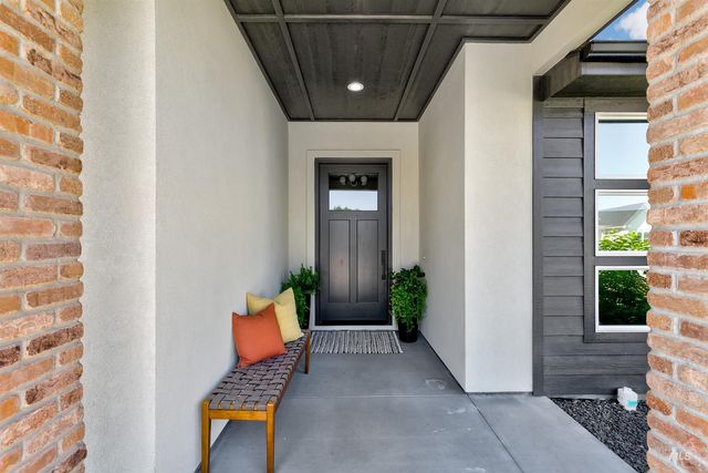 6299 Chateau Ct, Star, ID 83669