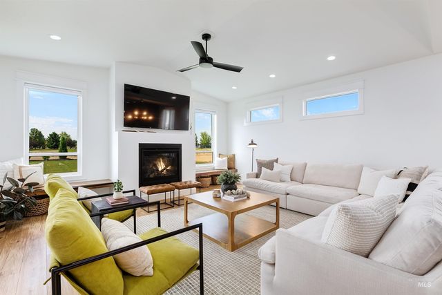 6299 Chateau Ct, Star, ID 83669