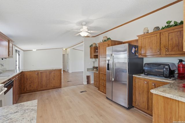 205 Creekview, Floresville, TX 78114