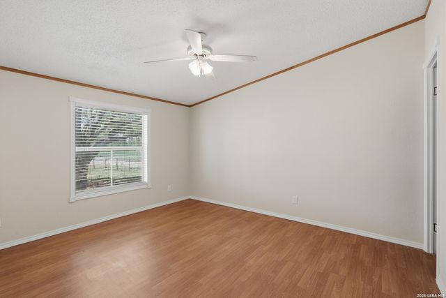 205 Creekview, Floresville, TX 78114