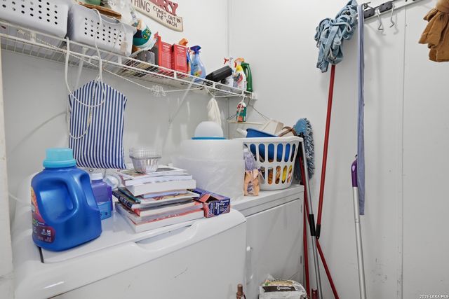 205 Creekview, Floresville, TX 78114