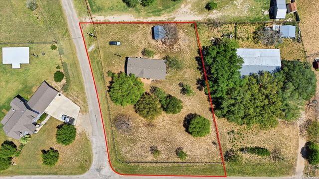 205 Creekview, Floresville, TX 78114