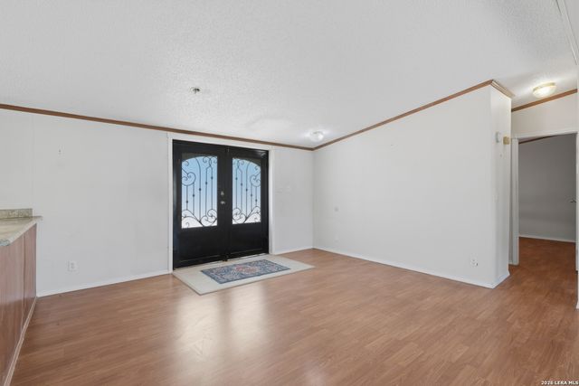 205 Creekview, Floresville, TX 78114