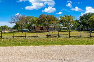 205 Creekview, Floresville, TX 78114
