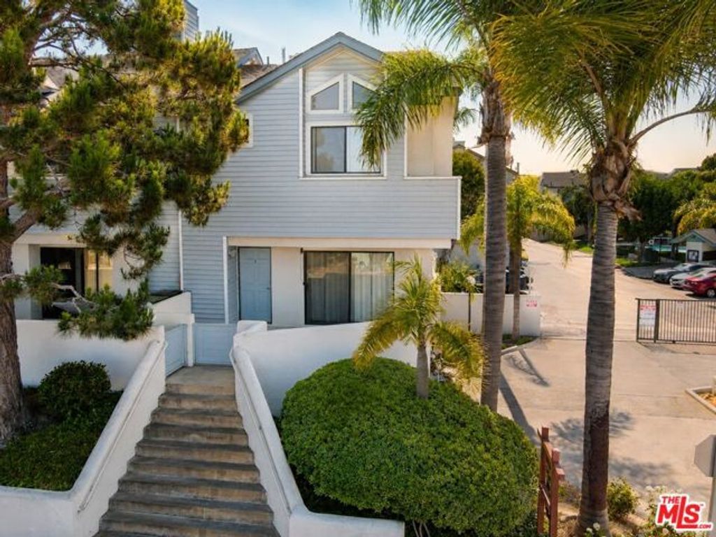 15111 Freeman Avenue 1, Lawndale, CA 90260