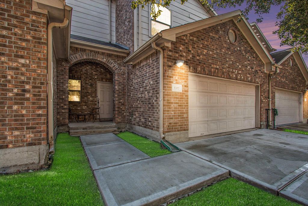 3707 Ashford Villa Lane, Houston, TX 77082