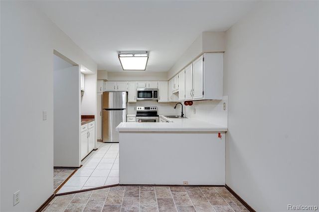 21330 E Glen Haven Circle, Novi, MI 48167