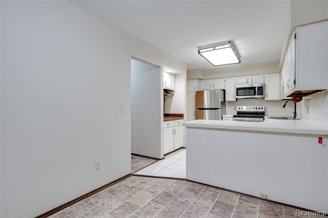 21330 E Glen Haven Circle, Novi, MI 48167