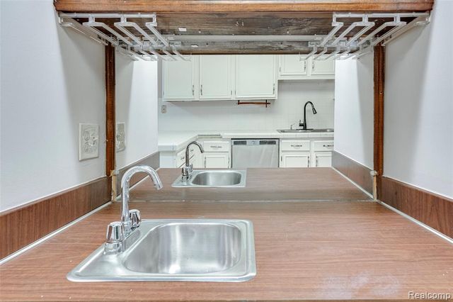 21330 E Glen Haven Circle, Novi, MI 48167