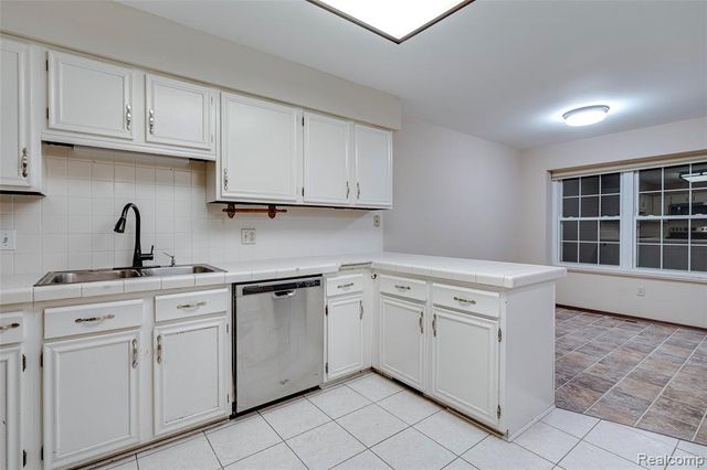 21330 E Glen Haven Circle, Novi, MI 48167