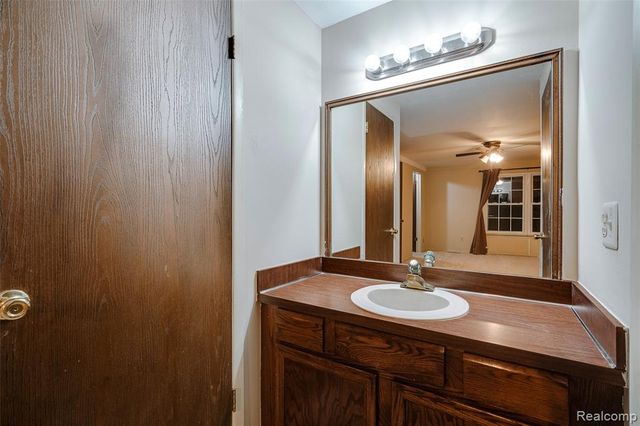 21330 E Glen Haven Circle, Novi, MI 48167