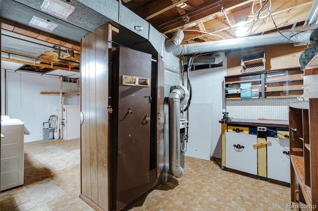 21330 E Glen Haven Circle, Novi, MI 48167