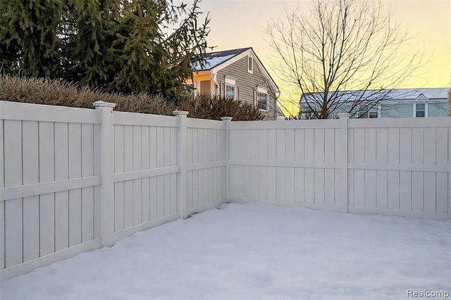 21330 E Glen Haven Circle, Novi, MI 48167