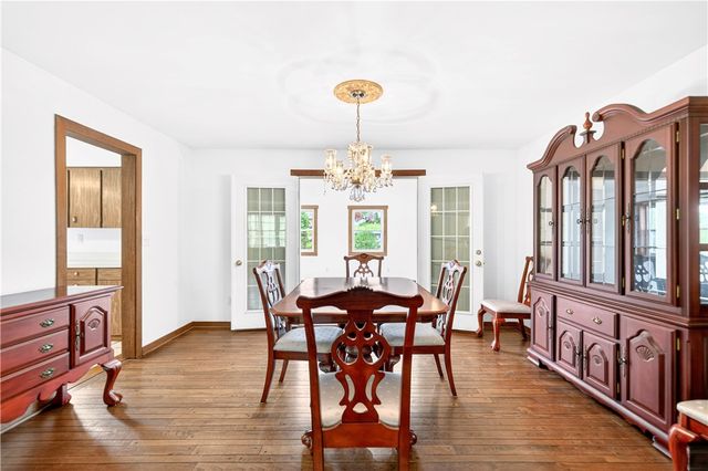 709 Vernon Dr, Rostraver, PA 15012